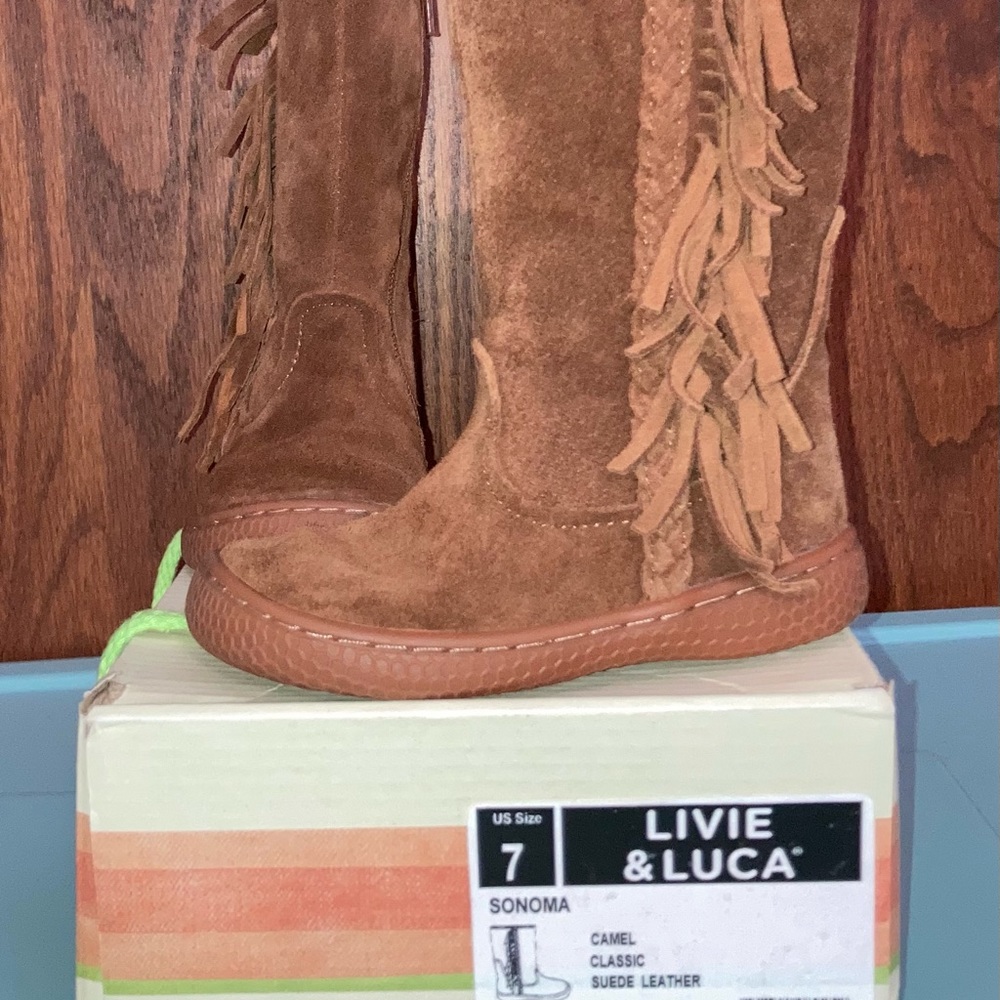Livie & Luca Camel Suede Leather Boots 
Size 7
Smoke/Pet Free
EGUC
Retails 75.00